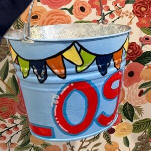 Personalized Happy Flag‎ Bucket